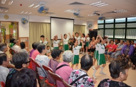 14-15下學期訓育組溪長者舍中心探訪活動 (10)_1024.JPG