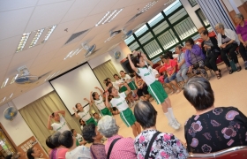 14-15下學期訓育組溪長者舍中心探訪活動 (11)_1024.JPG
