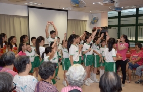 14-15下學期訓育組溪長者舍中心探訪活動 (22)_1024.JPG