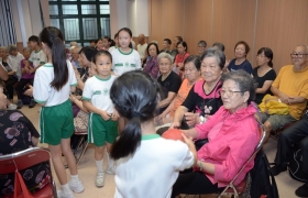 14-15下學期訓育組溪長者舍中心探訪活動 (23)_1024.JPG