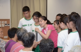 14-15下學期訓育組溪長者舍中心探訪活動 (25)_1024.JPG