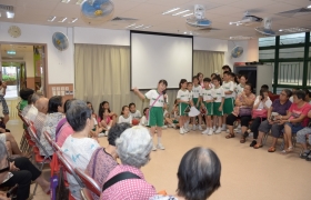 14-15下學期訓育組溪長者舍中心探訪活動 (27)_1024.JPG