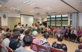 14-15下學期訓育組溪長者舍中心探訪活動 (30)_1024.JPG