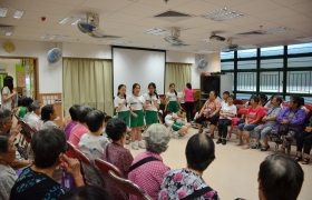 14-15下學期訓育組溪長者舍中心探訪活動 (5)_1024.JPG