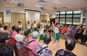 14-15下學期訓育組溪長者舍中心探訪活動 (6)_1024.JPG
