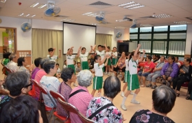 14-15下學期訓育組溪長者舍中心探訪活動 (7)_1024.JPG