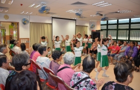 14-15下學期訓育組溪長者舍中心探訪活動 (9)_1024.JPG