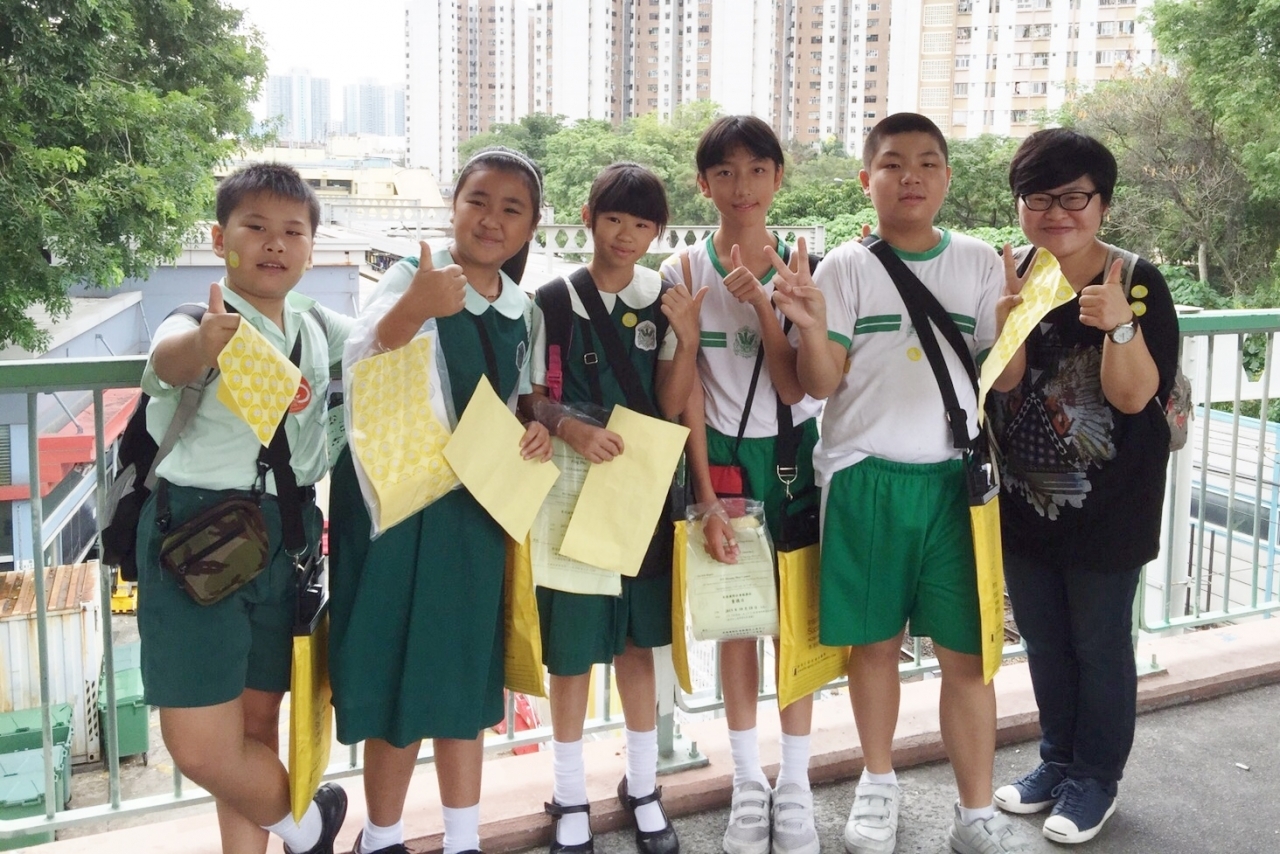 15-16上學期訓育組服務學習賣旗籌款慈善活動 (55).jpg