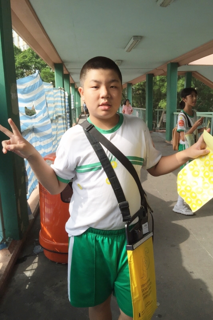 15-16上學期訓育組服務學習賣旗籌款慈善活動 (65).jpg