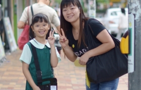 15-16上學期訓育組服務學習賣旗籌款慈善活動 (11).JPG