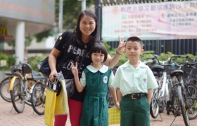 15-16上學期訓育組服務學習賣旗籌款慈善活動 (13).JPG