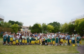 15-16上學期訓育組服務學習賣旗籌款慈善活動 (2).JPG