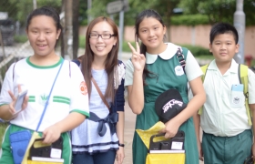 15-16上學期訓育組服務學習賣旗籌款慈善活動 (20).JPG