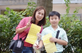 15-16上學期訓育組服務學習賣旗籌款慈善活動 (21).JPG