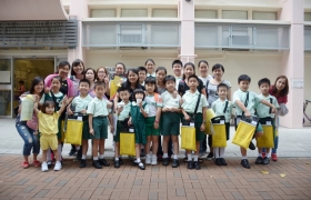 15-16上學期訓育組服務學習賣旗籌款慈善活動 (26).JPG
