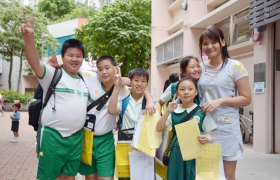 15-16上學期訓育組服務學習賣旗籌款慈善活動 (29).JPG