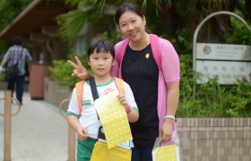 15-16上學期訓育組服務學習賣旗籌款慈善活動 (4).JPG