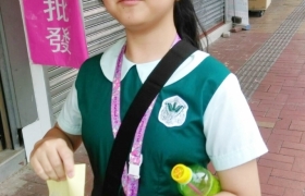 15-16上學期訓育組服務學習賣旗籌款慈善活動 (49).jpg