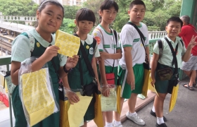 15-16上學期訓育組服務學習賣旗籌款慈善活動 (59).jpg