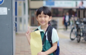 15-16上學期訓育組服務學習賣旗籌款慈善活動 (6).JPG