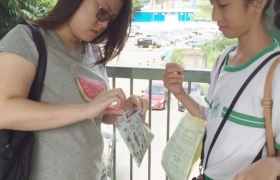 15-16上學期訓育組服務學習賣旗籌款慈善活動 (62).jpg