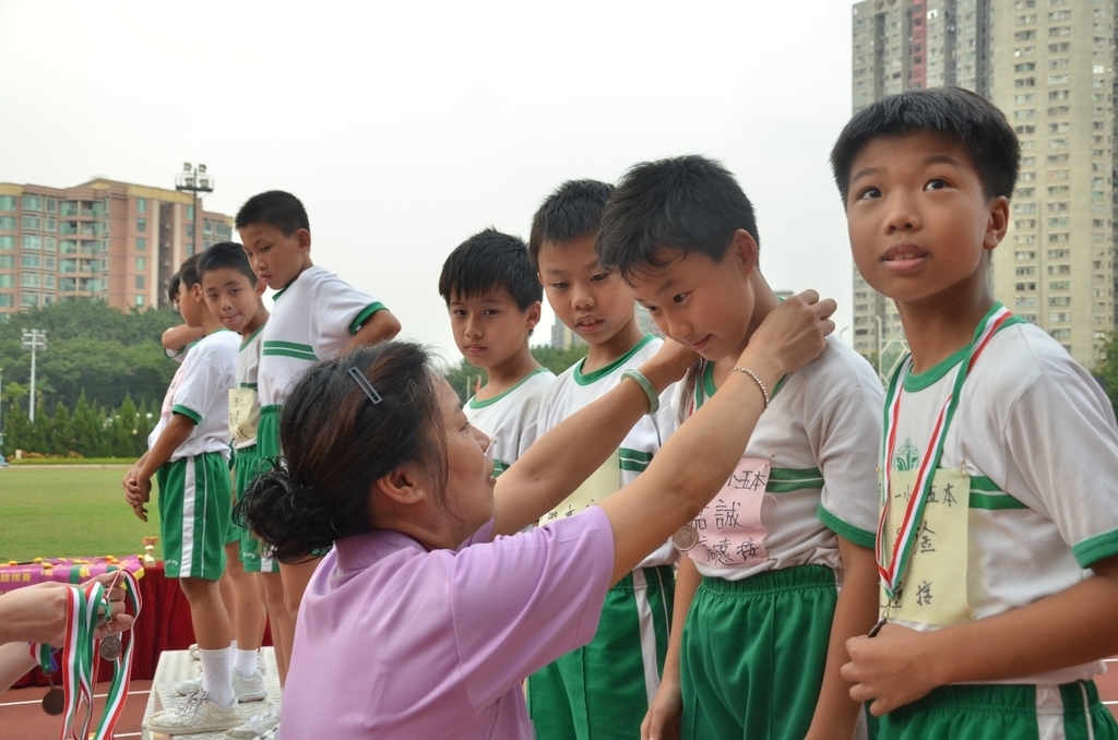 15-16鳳溪小學第五十九屆運動會 (1220)_1024.JPG