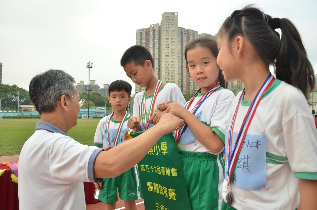 15-16鳳溪小學第五十九屆運動會 (1317)_1024.JPG