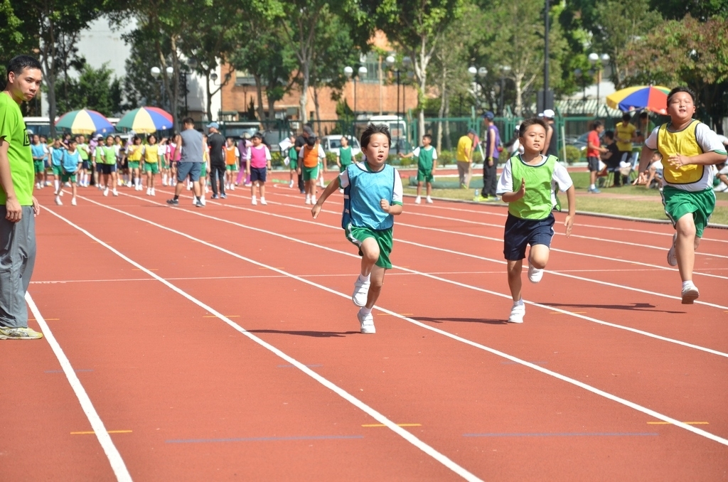 15-16鳳溪小學第五十九屆運動會 (615)_1024.JPG