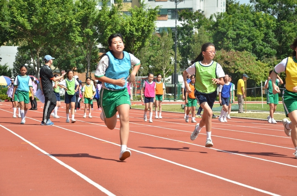 15-16鳳溪小學第五十九屆運動會 (700)_1024.JPG