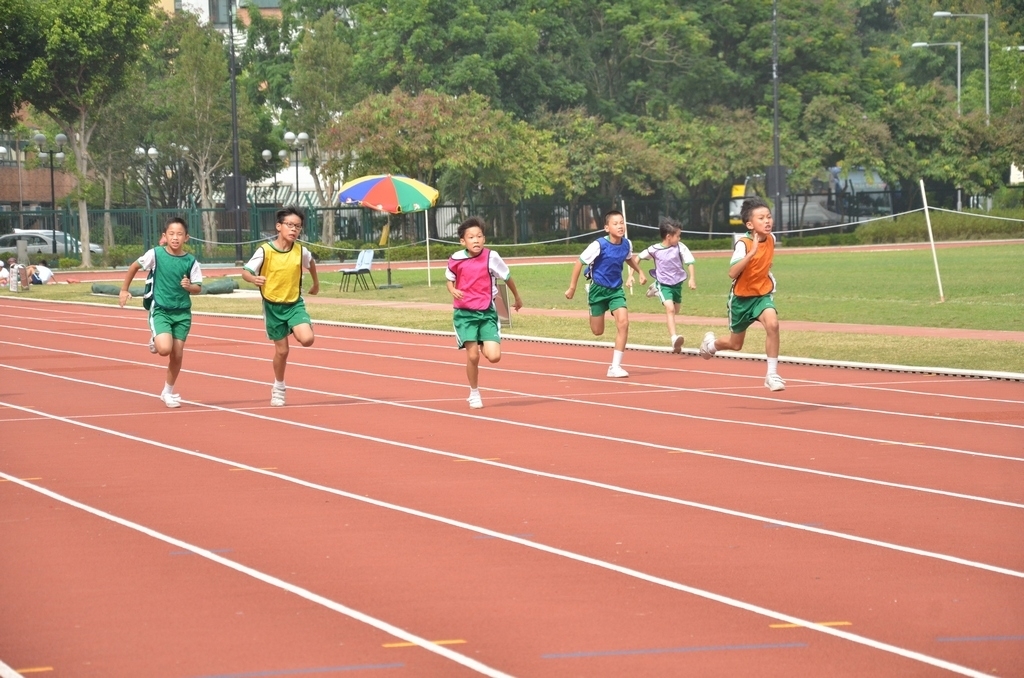 15-16鳳溪小學第五十九屆運動會 (921)_1024.JPG