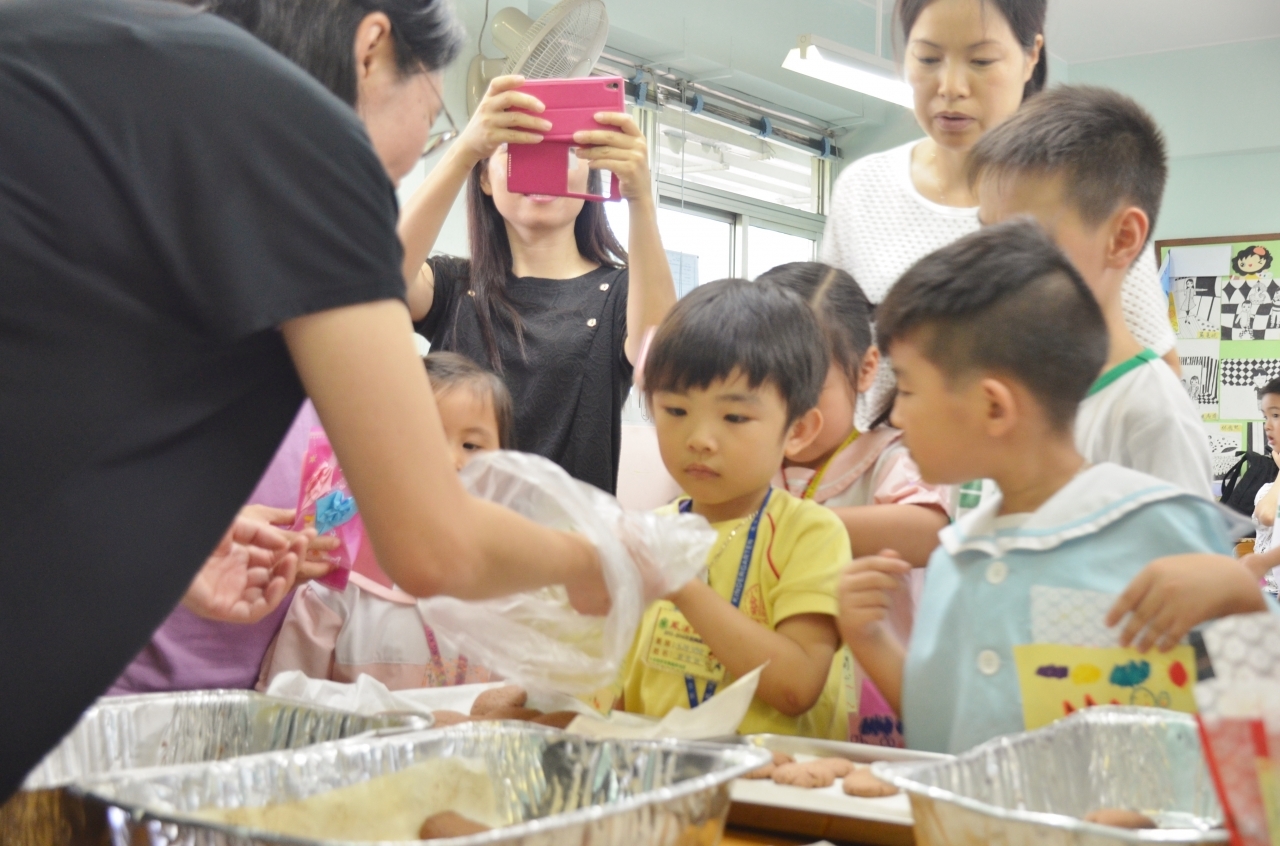 15-16訓育組服務學習系列活動_甜心行動四相片 (81).JPG