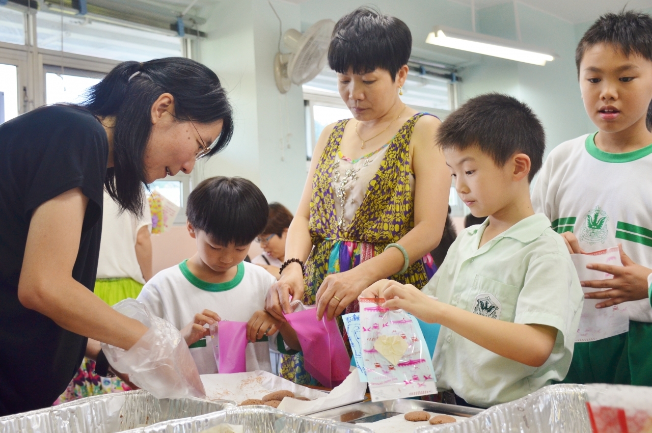 15-16訓育組服務學習系列活動_甜心行動四相片 (84).JPG