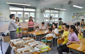 15-16訓育組服務學習系列活動_甜心行動四相片 (71).JPG