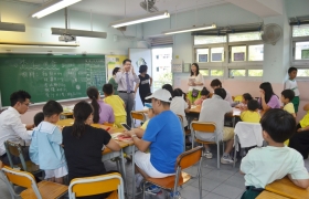 15-16訓育組服務學習系列活動_甜心行動四相片 (73).JPG